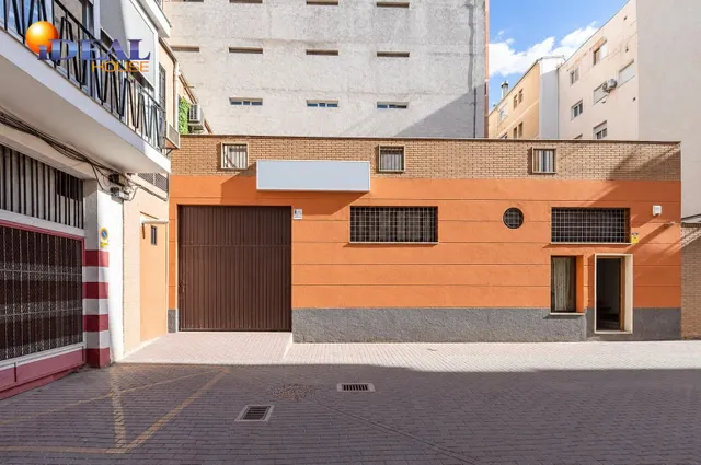 AMPLIA PLANTA BAJA JUNTO ARABIAL CON GARAJE — 20