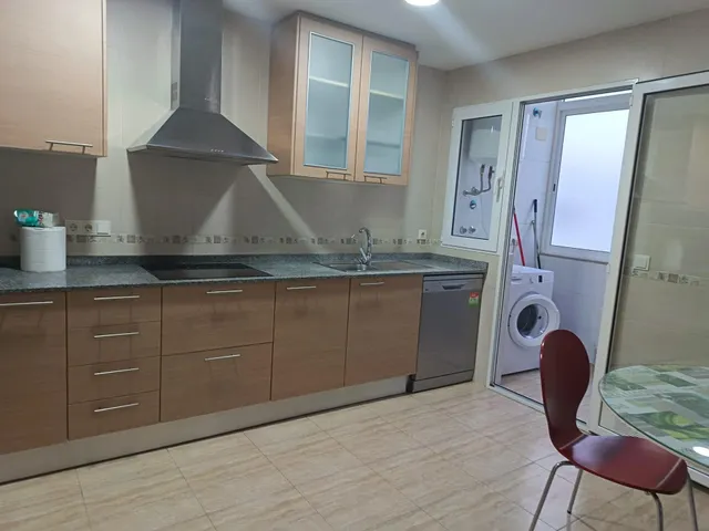 Se vende piso para entrar a vivir a 20 minutos de Alicante, con todos los servicios a mano, ascensor, plaza de garaje y trastero — 7