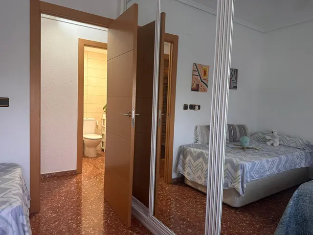 Luminoso piso de 3 habitaciones en Aldaia. — 24