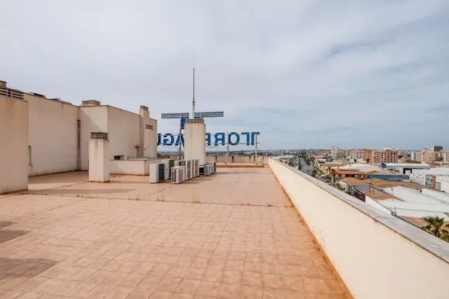 Venta de amplio apartamento seminuevo Ed.Torreaguas Torrevieja — 13