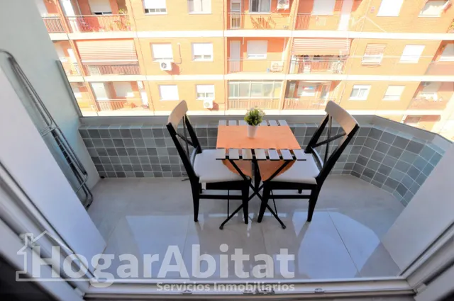 ¡ESPECTACULAR! MUY AMPLIO, IMPECABLE Y REFORMADO CON BALCÓN Y ASCENSOR — 13