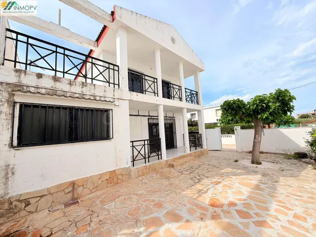 EN VENTA CASA ADOSADA PAREADA EN CALA PUNTAL! PRECISA DE REF