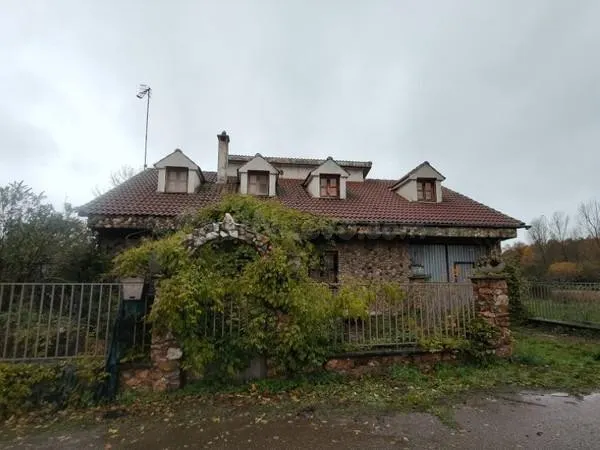Chalet independiente en Quintana del Castillo — 2