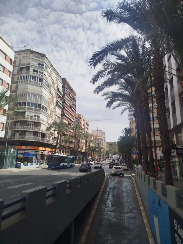 Oportunidad de Inversión: Parking en el Centro Tradicional de Alicante por solo €33,000 — 10