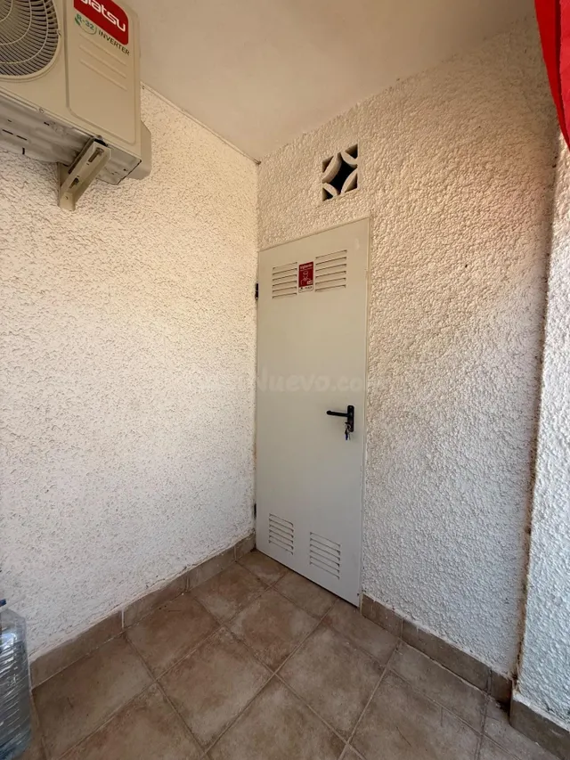 Encantador bungalow con amplia terraza privada y piscina com - foto 3