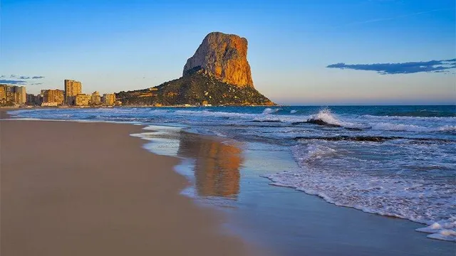 Extraordinario apartamento de nueva construcción a la venta en Calpe con vistas al mar. — 20