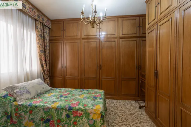 Amplia vivienda en pleno centro de Granada — 12