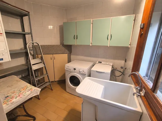 CASA ADOSADA EN VENTA CON 2 VIVIENDAS INDEPENDIENTES — 13