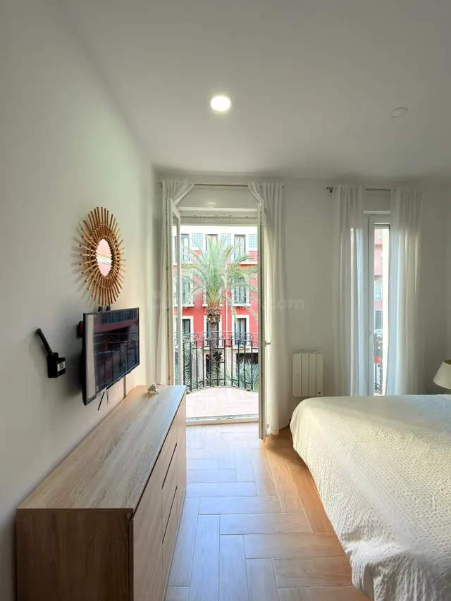 En venta amplia vivienda en el centro de Alicante. Zona merc
