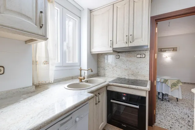 OPORTUNIDAD DE VENTA DE PISO EN ZONA ANCHA DE CAPUCHINOS — 9