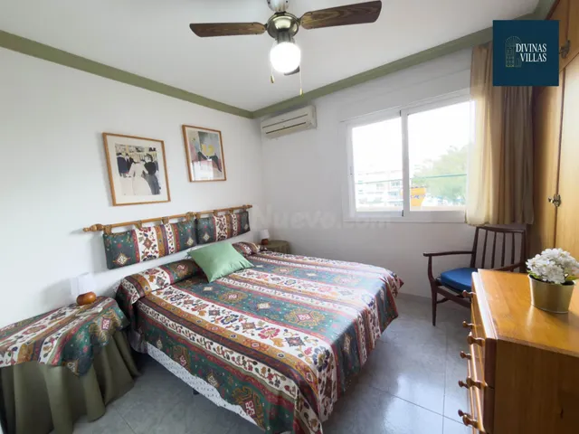 Piso en venta a 100 m de la playa de Las Delicias - foto 4
