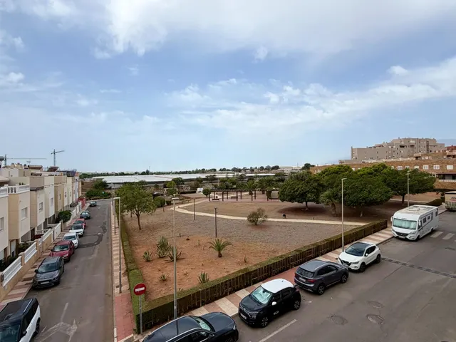 Chalet pareado tipo tríplex de 266 m2 con 4 dormitorios, terrazas, garaje y bodega en Aguadulce Sur — 13