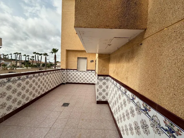 Gran vivienda en LOS ALCAZARES CON Bajo Comercial-Garaje+Asc