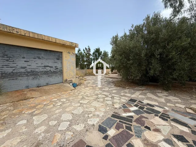 Casa independiente en moralet, Alicante. dos viviendas independientes, 3.700m2 de parcela, 5 habitaciones, 3 baños, piscina — 21