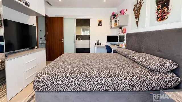Preciosa casa independiente con pisicna — 32