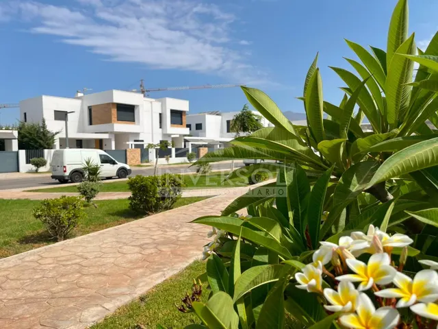 VIVIENDA PAREADA EN PUERTO MARINA GOLF - foto 3