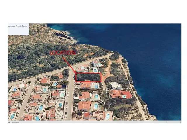 PARCELA EDIFICABLE EN PRIMERA LINEA DE CALA EN PORTER - foto 2