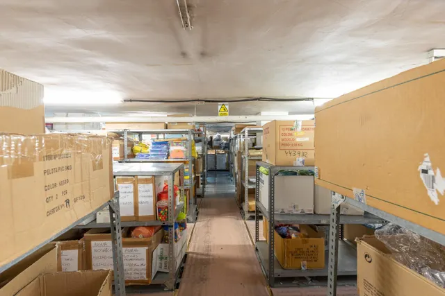 Amplio local comercial en una de las zonas más consolidadas de Granada con salida a dos calles — 20