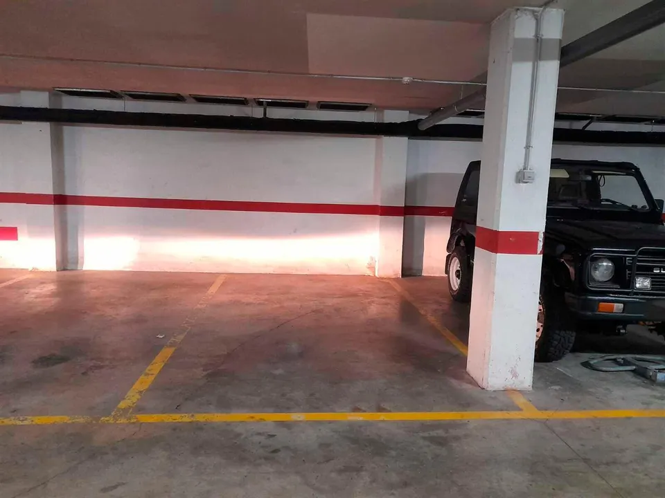 Plaza de parking en la Via Europa - Parc Central