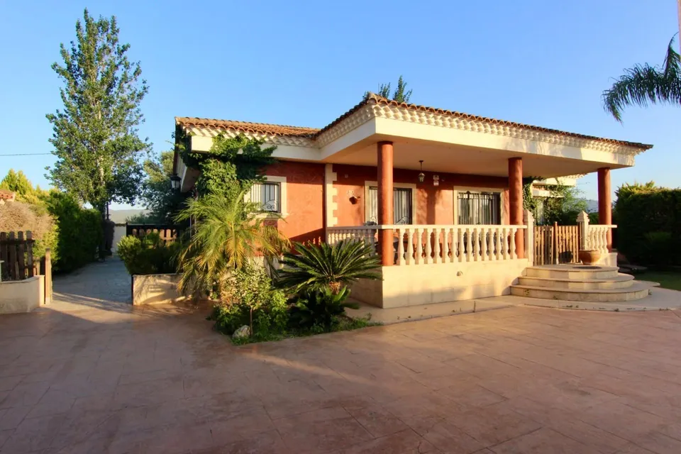 Alquiler larga estancia chalet con piscina