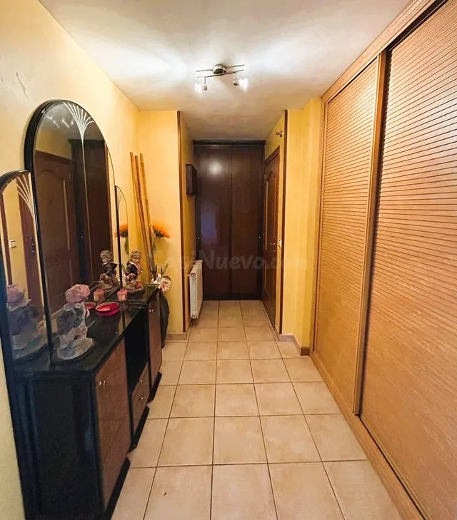 SE VENDE AMPLIO PISO EN CALLE ZARAGOZA - foto 2