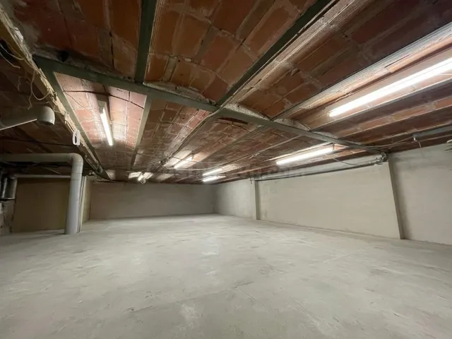 AMPLIO LOCAL COMERCIAL CON ALTILLO Y SÓTANO EN LA CREU DE BA - foto 5