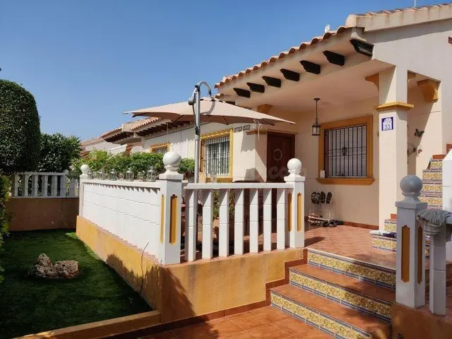 BUNGALOW DE 2 DORMITORIOS 1 BAÑO, EN LOMAS DE CABO ROIG ( OR - foto 3