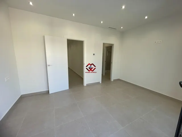 Chalet independiente de diseño con piscina privada y jardín en Heredades — 27