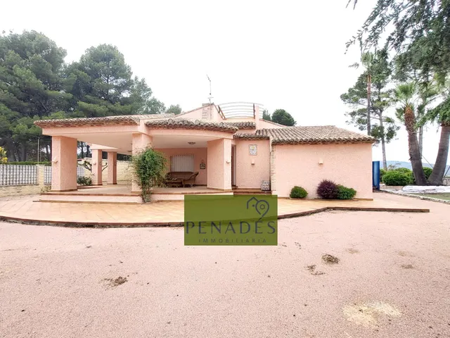 ESPECTACULAR CHALET MUY CERCA DEL PUEBLO — 3