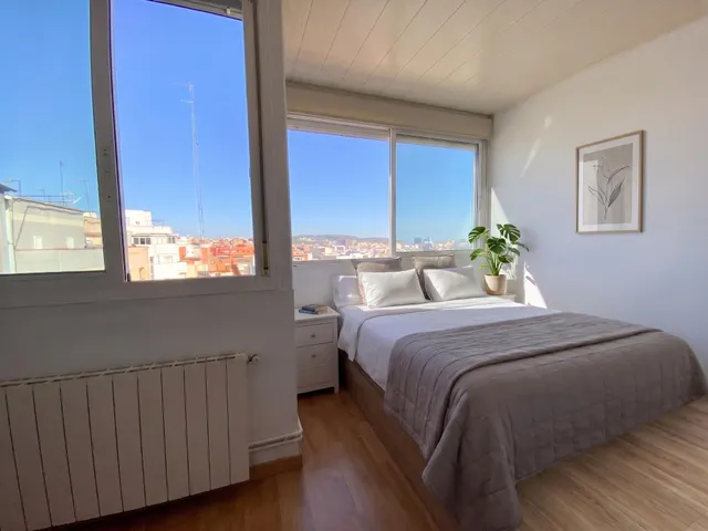 ÁTICO EXTERIOR CON TERRAZA, LUZ NATURAL Y PRIVACIDAD EN L’HOSPITALET — 32