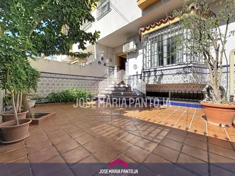 ADOSADO CUATRO DORMITORIOS CON SÓTANO Y BUHARDILLA