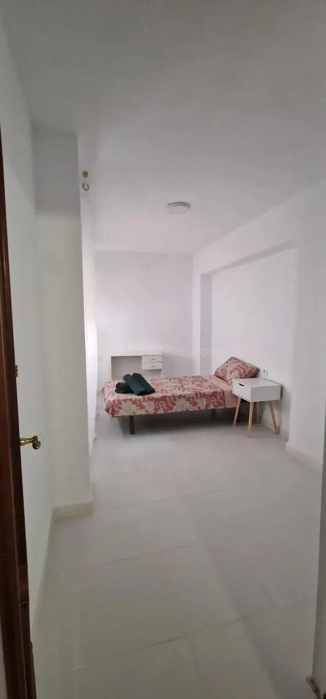 SE ALQUILA habitación PARA CHICAS EN ALICANTE CENTRO