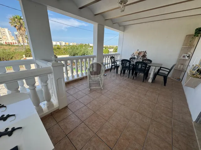 ENCANTADOR CHALET CON PARCELA A ESCASOS METROS DEL MAR — 4