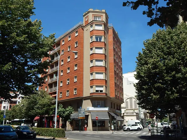 ETXEA Vende piso en el centro de Pamplona, 4 dormitorios, sa
