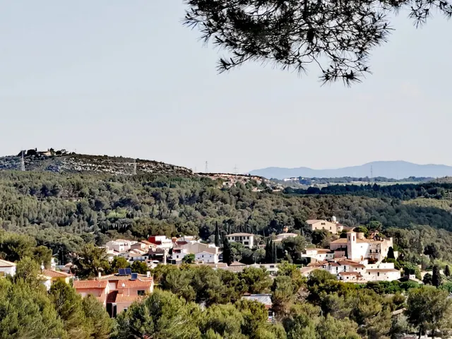 Amplio, con vistas y cercano al pueblo de Canyelles — 7