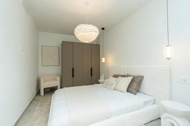 Casa adosada de 4 dormitorios en La Rinconada Valle del Golf de Nueva Andalucía Completamente reformado con altos estándares. — 18