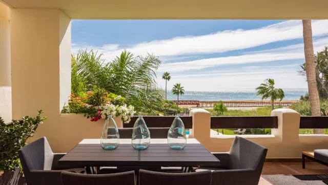 APARTAMENTO TOTALMENTE REFORMADO CON VISTAS DESPEJADAS AL MAR EN VENTA EN BAHÍA DEL VELERÍN, ESTEPON — 2