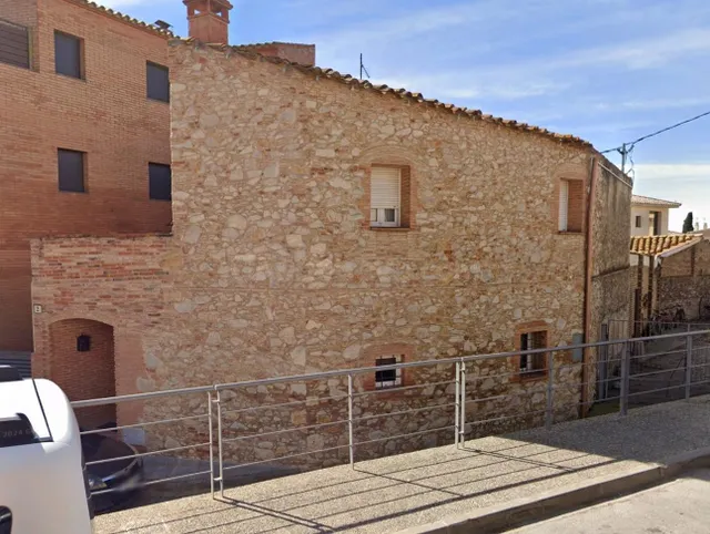 CESION DE REMATE- Casa unifamiliar en Vila-sacra con 5 habit