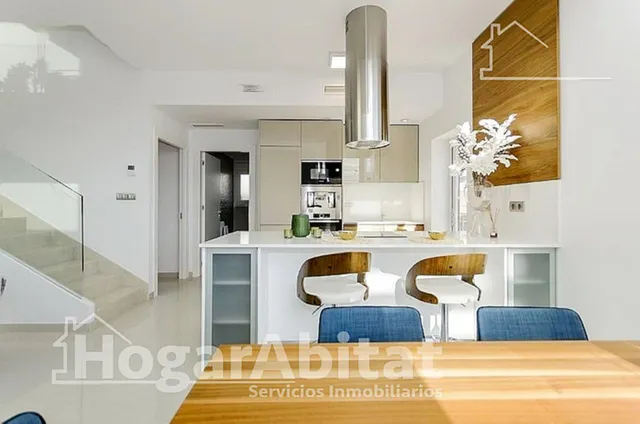 MARAVILLOSO CHALET CON JARDÍN, PISCINA Y GARAJE — 17