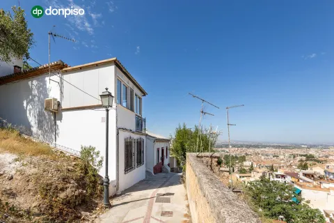 Coqueta Casa zona Barranco del Abogado con  vistas a Granada