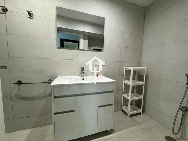 Piso en venta en Alicante. zona de la florida . 89m2, 3 habitaciones, 1 baño, tercera planta sin ascensor. — 22