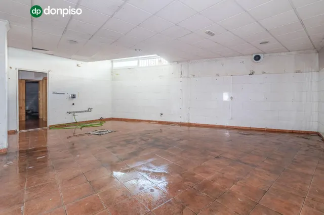 Amplio Local Comercial en Monachil - Oportunidad Única — 25