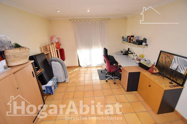 Amplia casa con terraza y balcón — 34