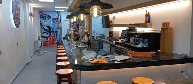 ¡Oportunidad Única! Local Comercial Reformado en el Corazón de Águilas por solo €80,000 — 2