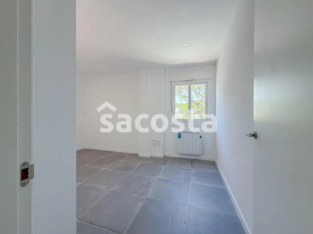 Amplio piso con  terraza, ideal como inversión o vivienda — 10