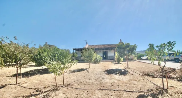 Casa de campo con terreno y vistas abiertas cerca de Anteque - foto 3