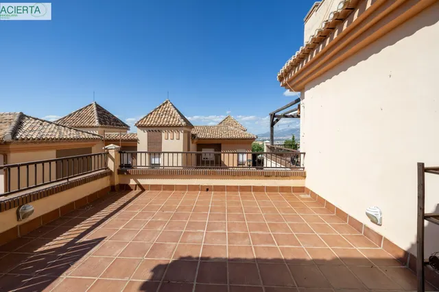 Ponemos a la venta esta preciosa casa en Urbanizacion cerrada, con zonas comunes y piscina comunitaria. — 47