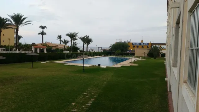 PRIMERA LINEA DEL MAR REFORMADO HACE DOS MESES CON TRASTERO  - foto 3