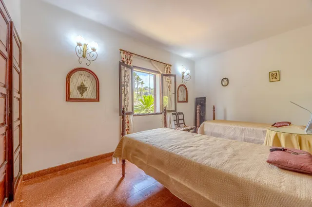 Casa con encanto en tafira, amplia parcela y construcciones auxiliares — 30