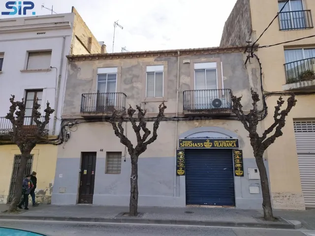 Casa céntrica con vivienda y local comercial en Vilafranca d - foto 2